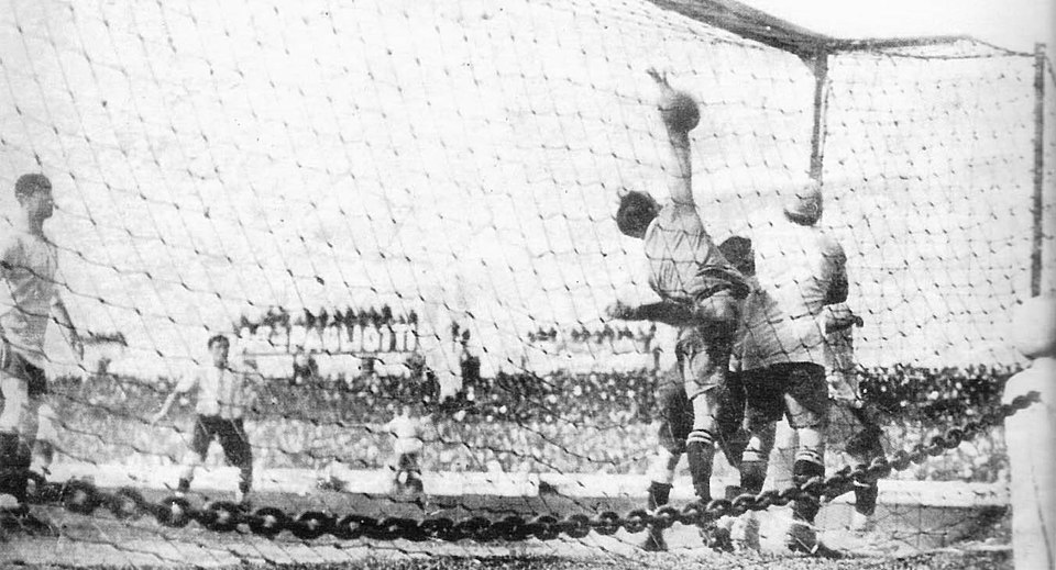 Saque de esquina en partido argentino