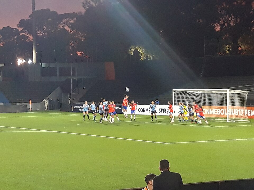 Jugador agotado en el banco de suplentes